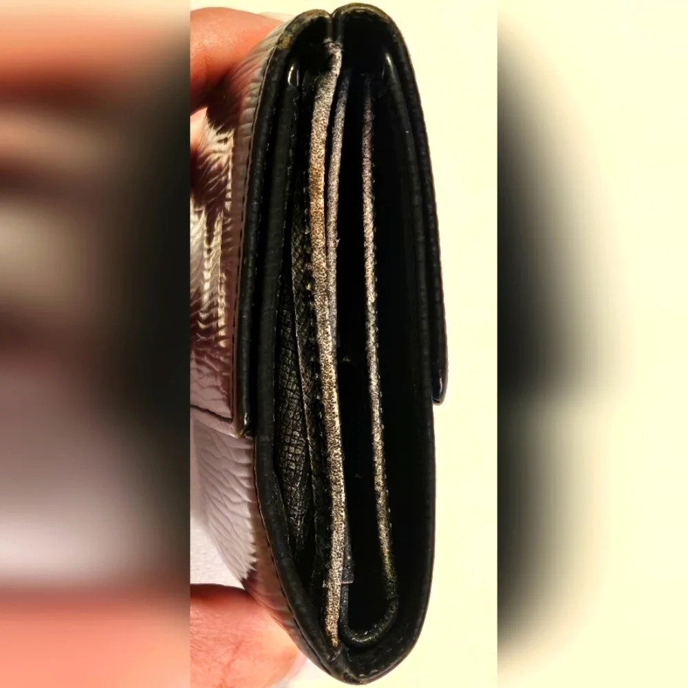 Authentic LV Black ⚫️ Epi Wallet
